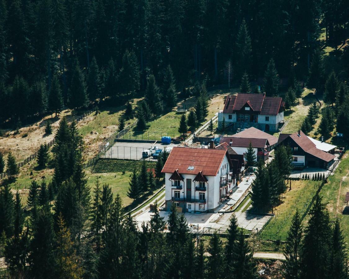 Hotel Floare De Colt Mînăstirea Humorului Extérieur photo