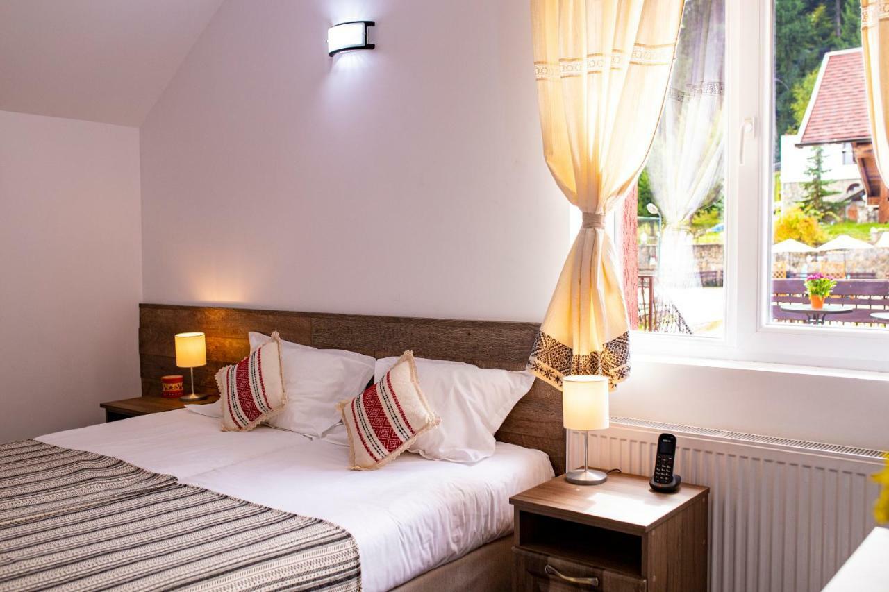Hotel Floare De Colt Mînăstirea Humorului Extérieur photo