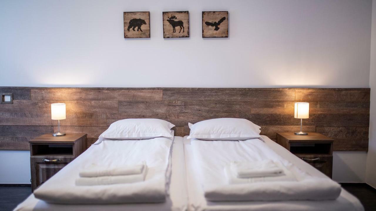 Hotel Floare De Colt Mînăstirea Humorului Extérieur photo