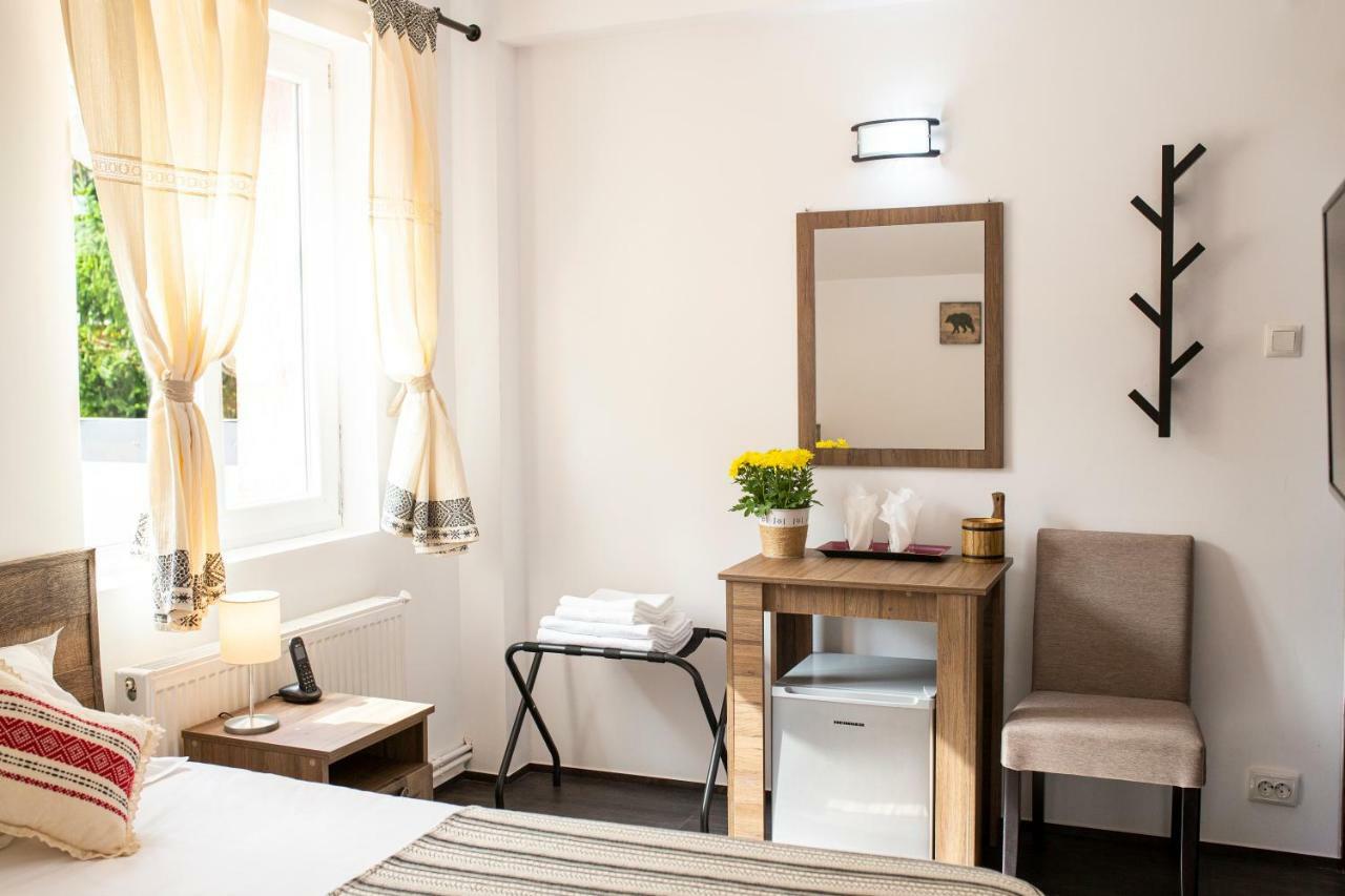 Hotel Floare De Colt Mînăstirea Humorului Extérieur photo