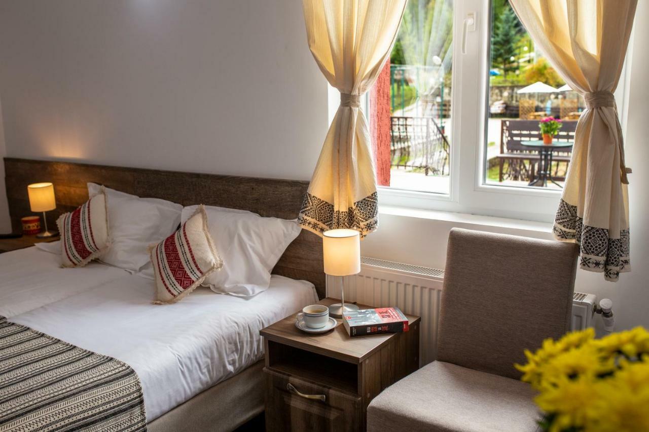 Hotel Floare De Colt Mînăstirea Humorului Extérieur photo