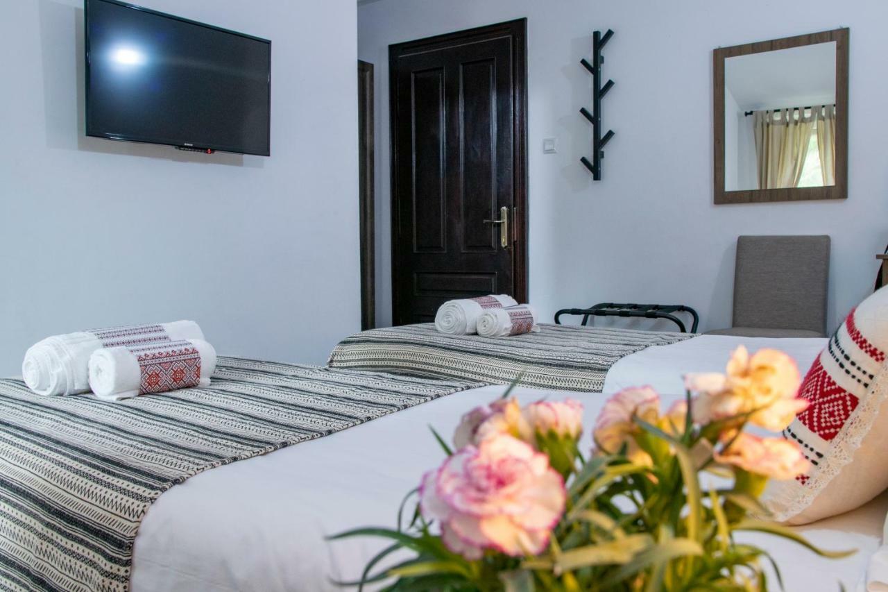 Hotel Floare De Colt Mînăstirea Humorului Extérieur photo