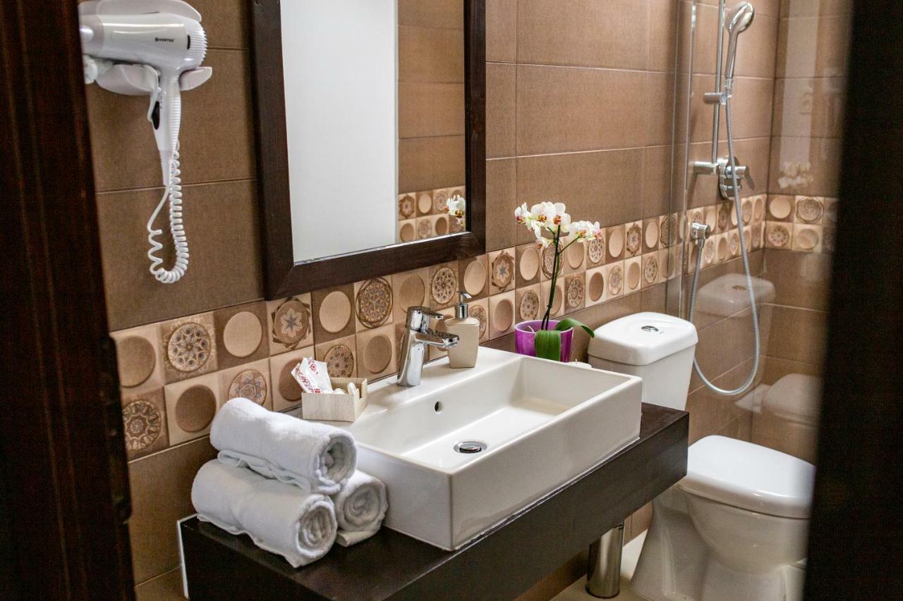Hotel Floare De Colt Mînăstirea Humorului Extérieur photo